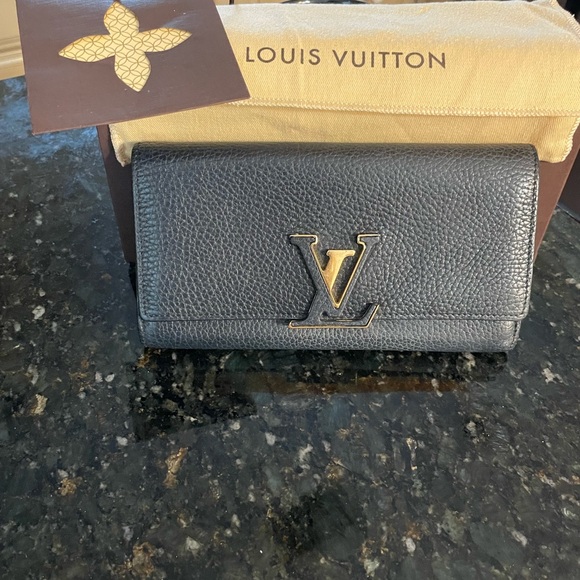 Louie Vuitton LV large dark blue wallet. 100% Authentic - Picture 3 of 9